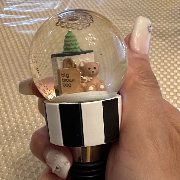 Festive Snow Globe Wine Stopper - Picture 1 of 6